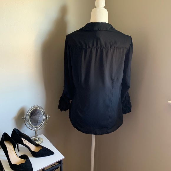 3/$15💕 Blouse by 🍬 Candies - Picture 2 of 3